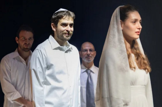 תמונת מופע: מי שסוכתו נופלת &vert; החאן